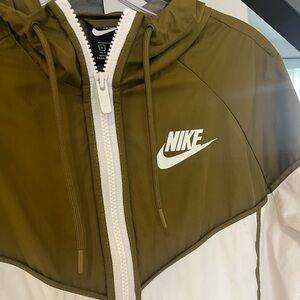 Women’s lightweight Nike Jacket